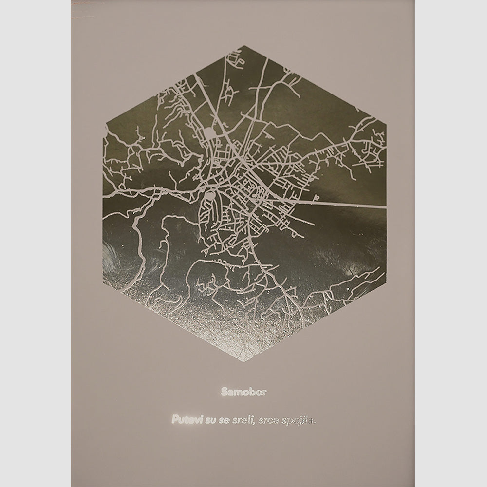 karta u obliku heksagona s metalnom folijom