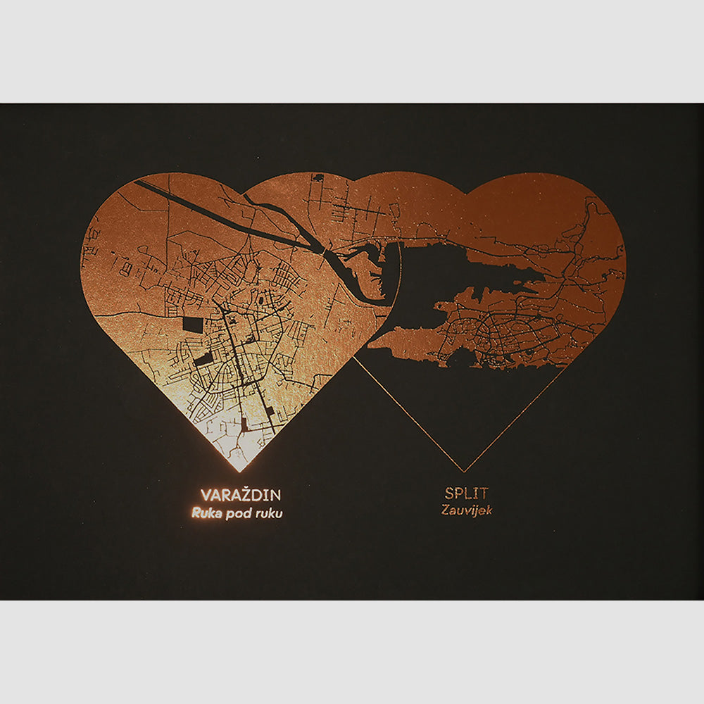 karta s dva preklapajuća srca i metalnom folijom