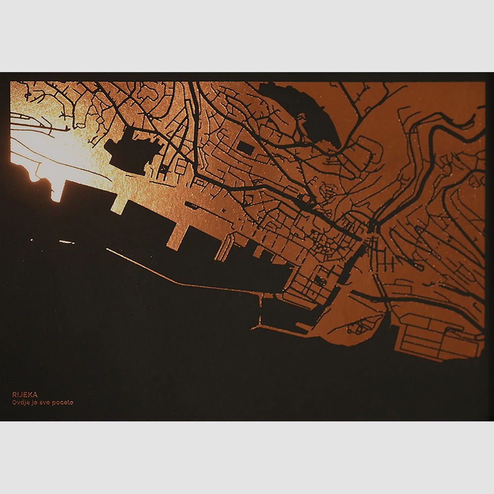 vodoravna karta u obliku pravokutnika s metalnom folijom