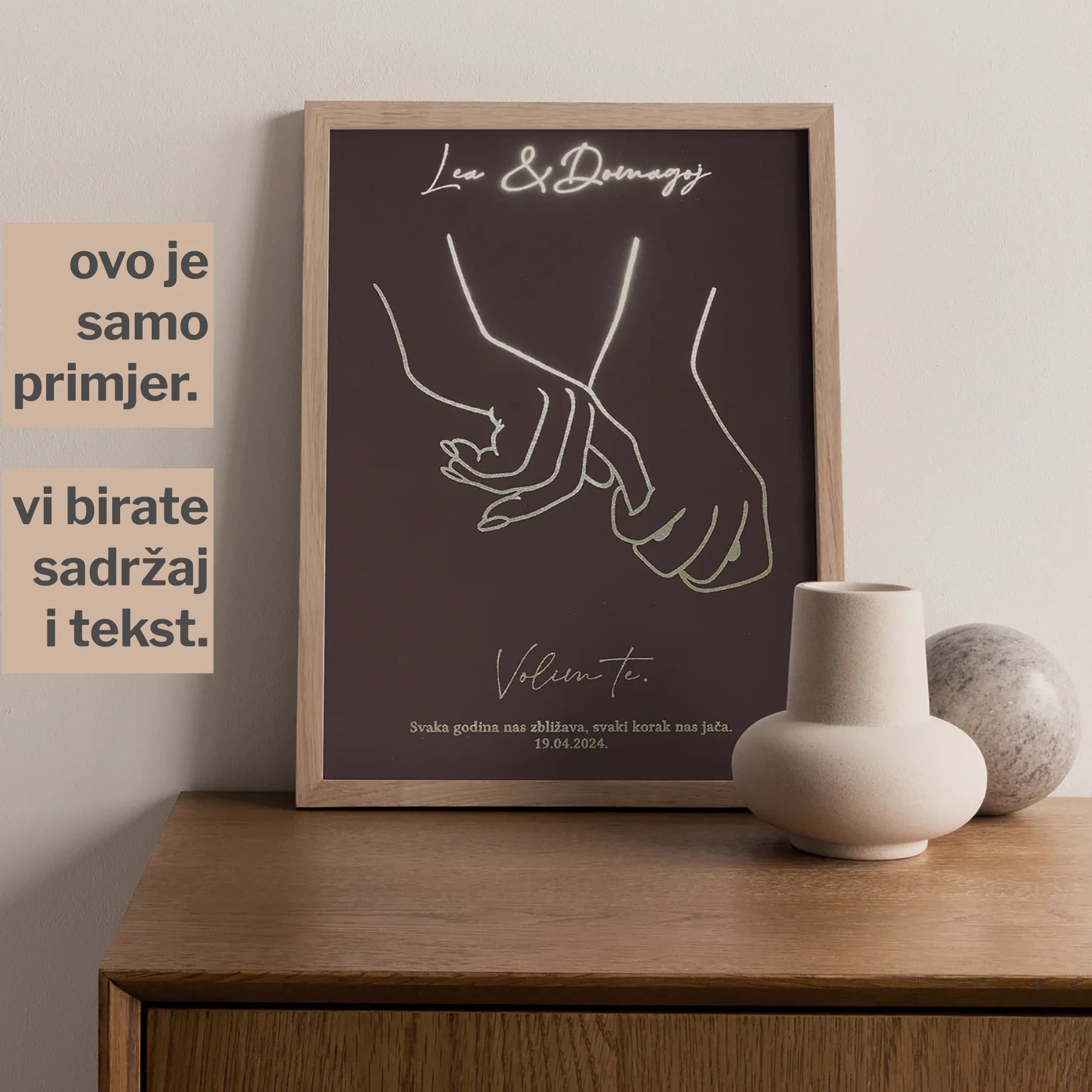 personalizirani print para koji se drži za ruke s imenima i metalnom folijom