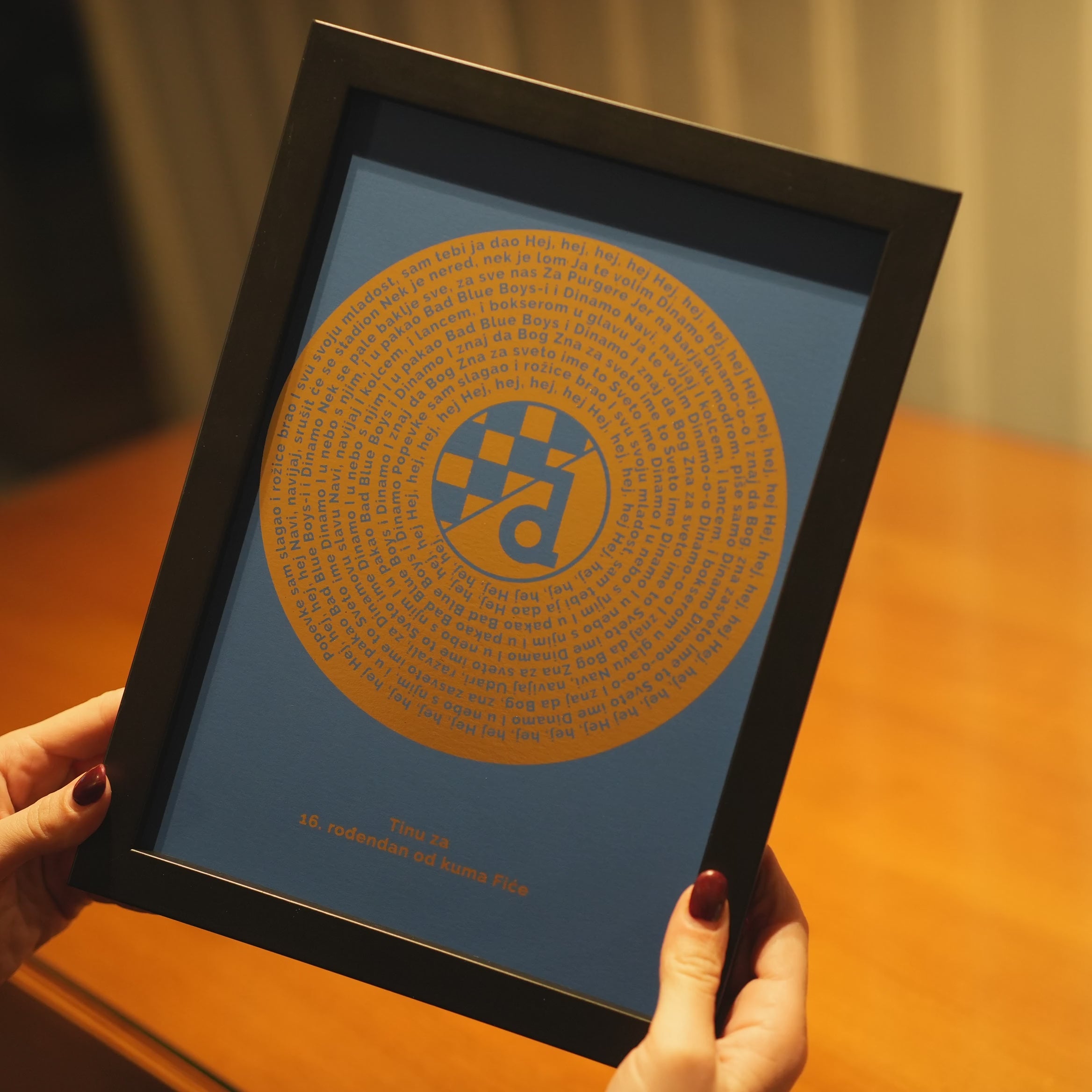 personalizirani print za navijača s omiljenom pjesmom i metalnom folijom