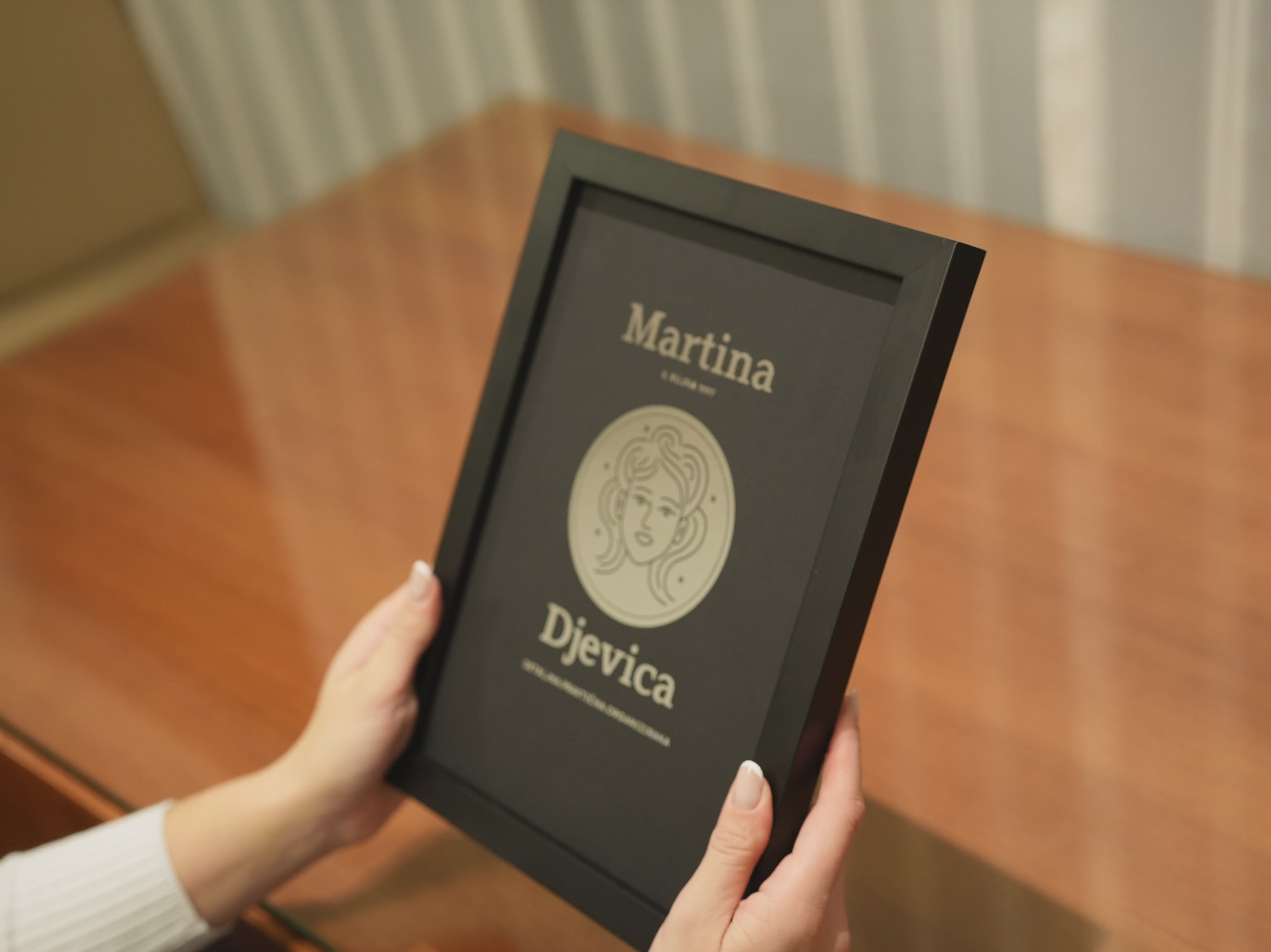 djevica personalizirani znak s metalnom folijom