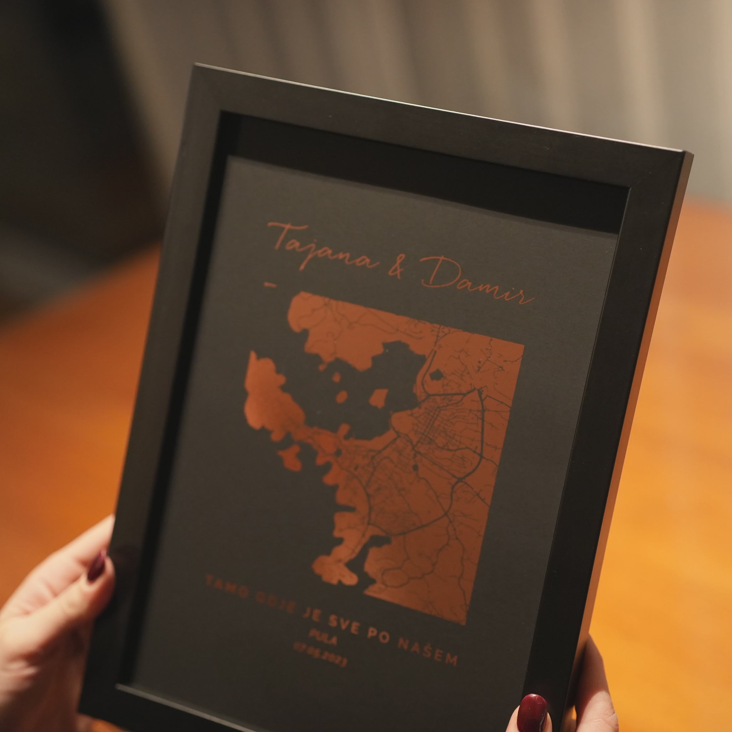 personalizirana karta u obliku kvadrata s metalnom folijom