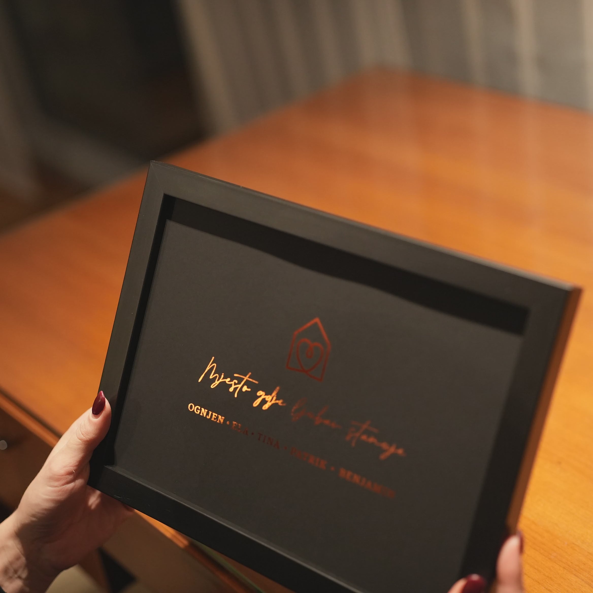 mjesto gdje ljubav stanuje personalizirani print s metalnom folijom za obitelji