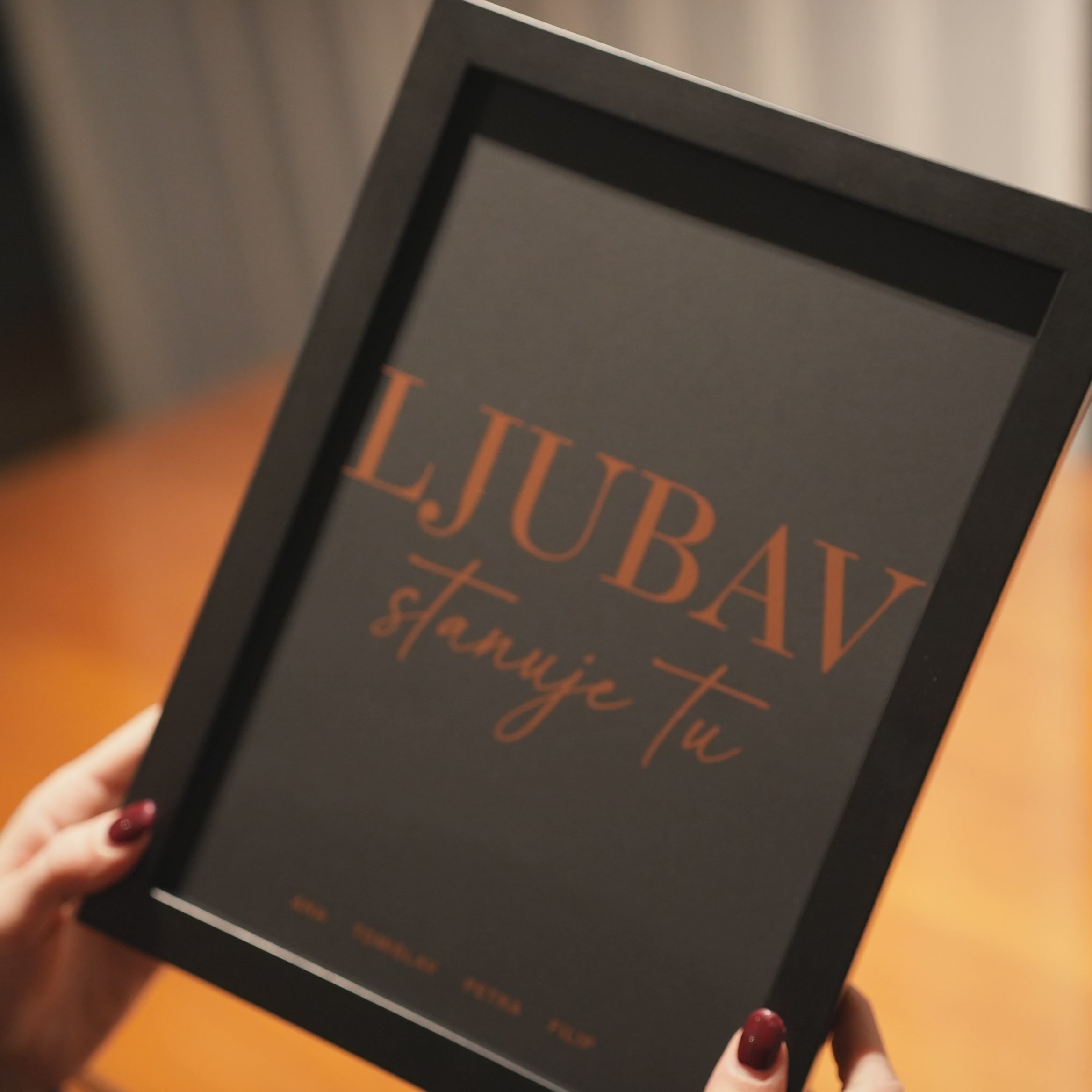 ljubav stanuje tu personalizirani print s metalnom folijom za parove i obitelji