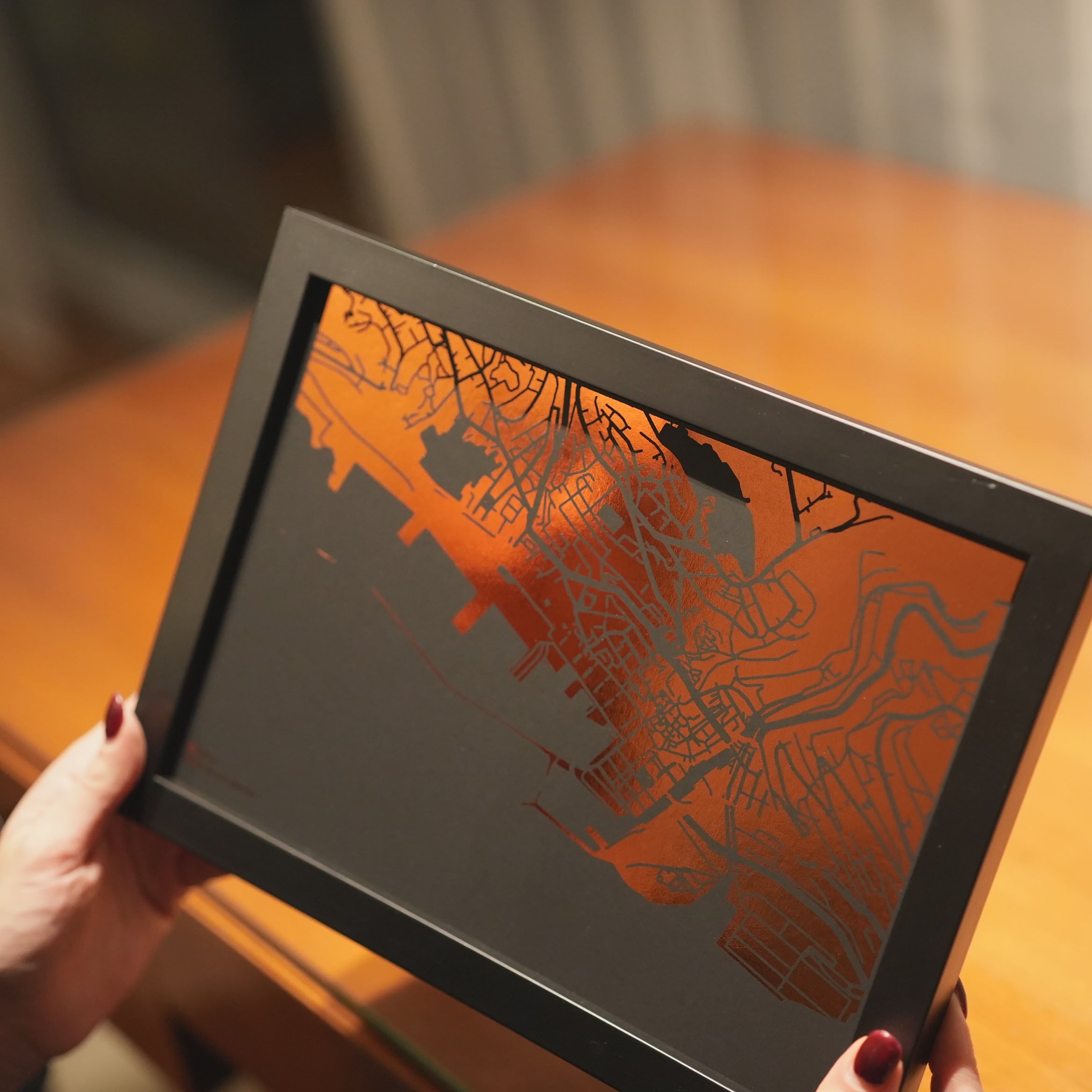 vodoravna karta u obliku pravokutnika s metalnom folijom