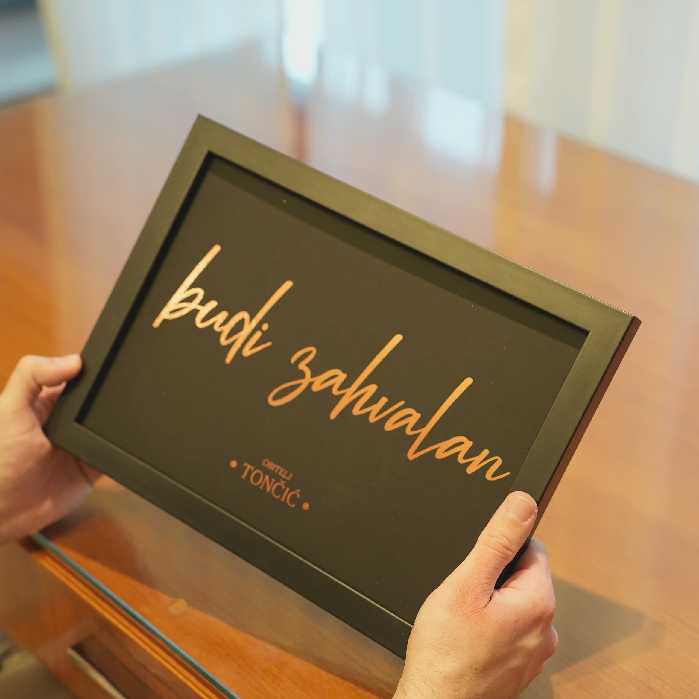 budi zahvalan personalizirani print s metalnom folijom za obitelji