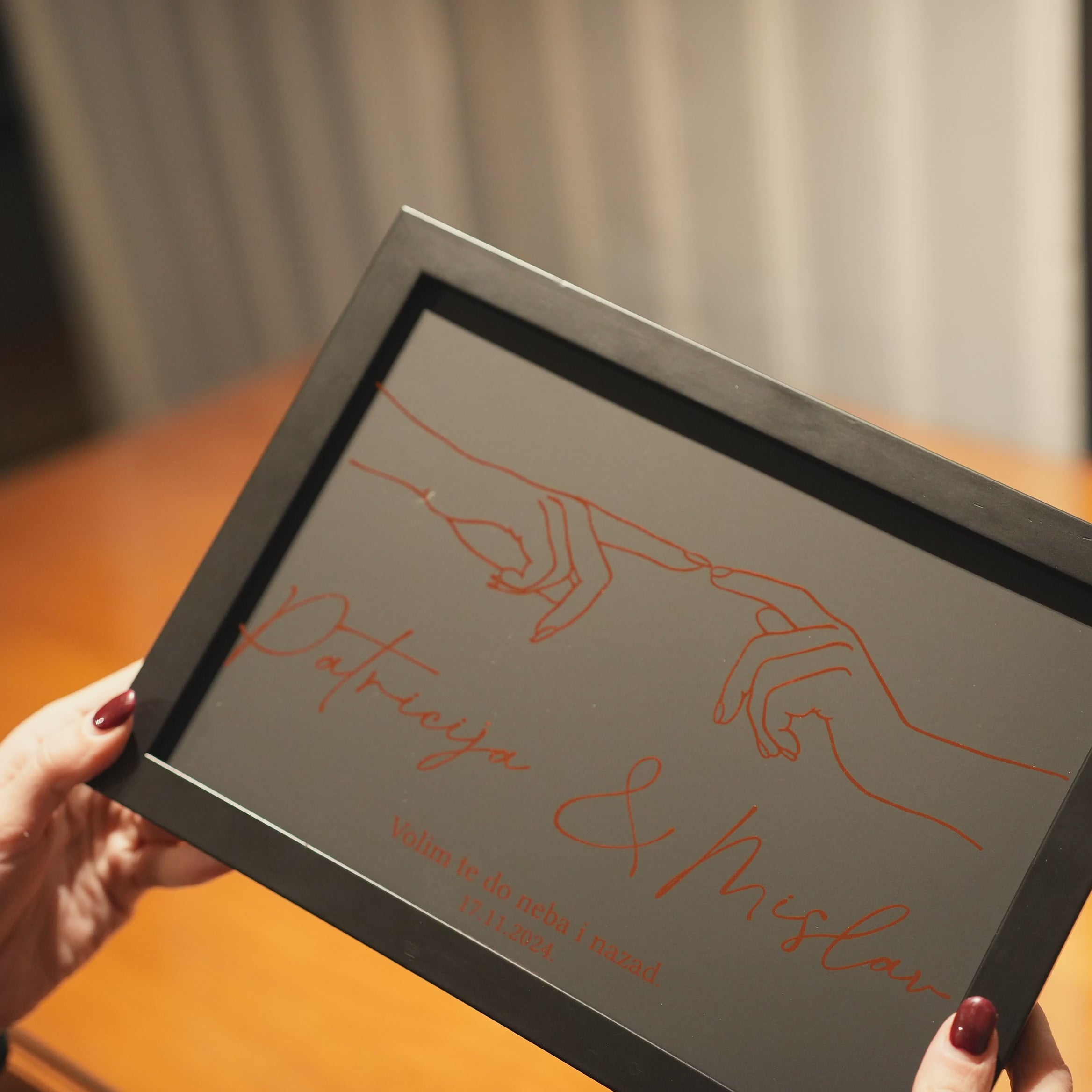 obris ruku para print s metalnom folijom