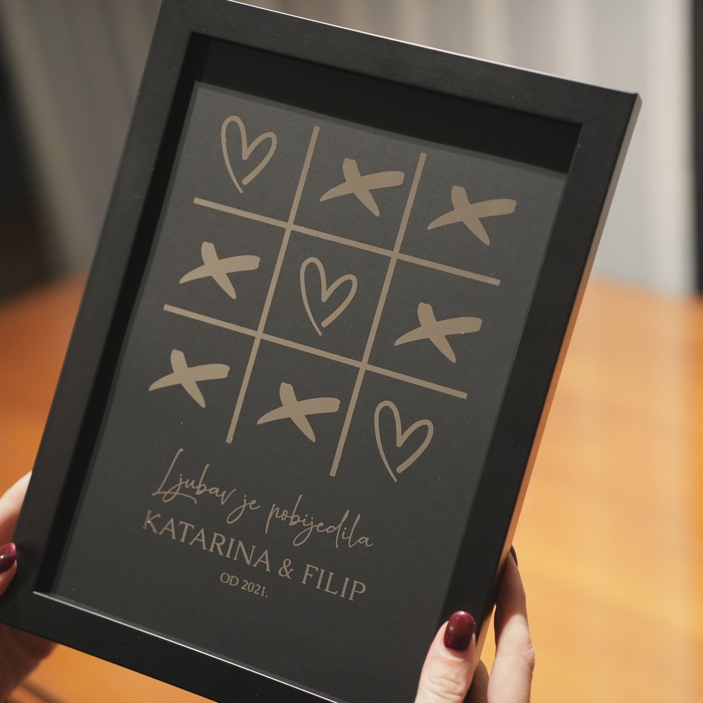križić kružić. ljubav personalizirani print za parove s metalnom folijom